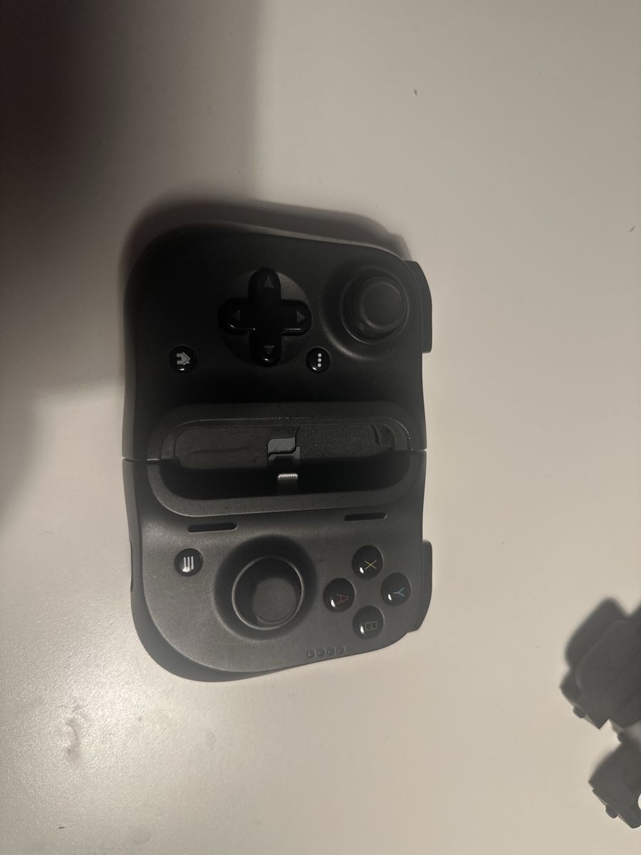 Razer Controller: Razer Kishi Gaming Controller - iPhone – Usato da Winterthur venduto da aykutkozandagi 4