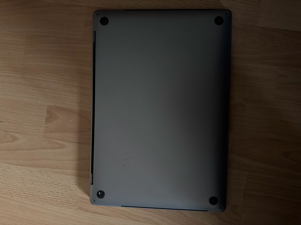 Apple Notebooks: Macbook pro 19 2019 – Neu (gemäss Beschreibung) aus Schaffhausen von jjcoolice3 2