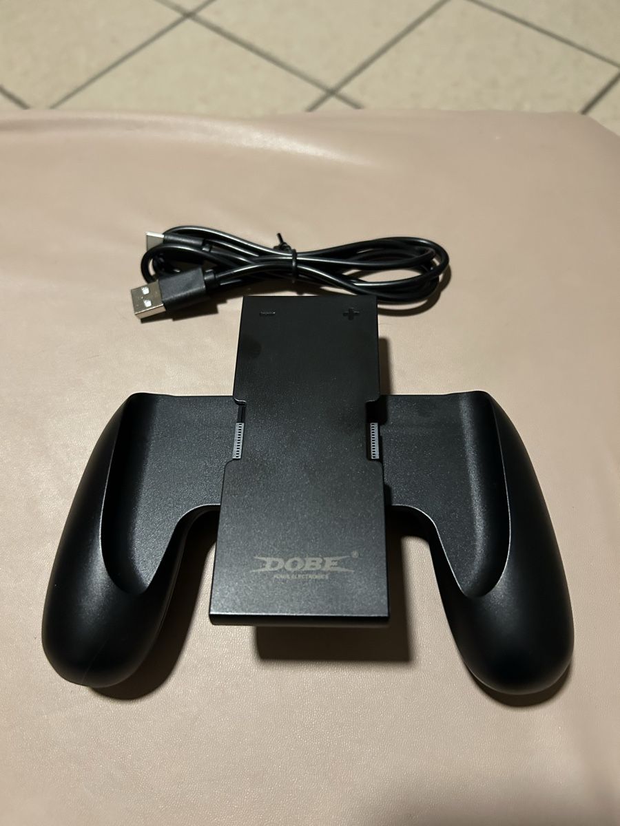 Nintendo Controller: Charging Grip for Nintendo Switch 2 Joy Con – Usato da Basel venduto da vit_h5cx 2