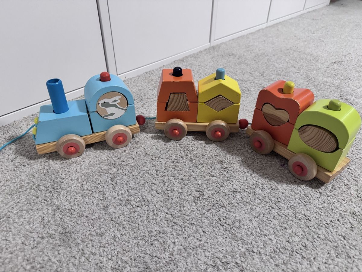 Janod Giocattoli: Janod Wooden Toy Train Set – Usato da Zug venduto da axx3l