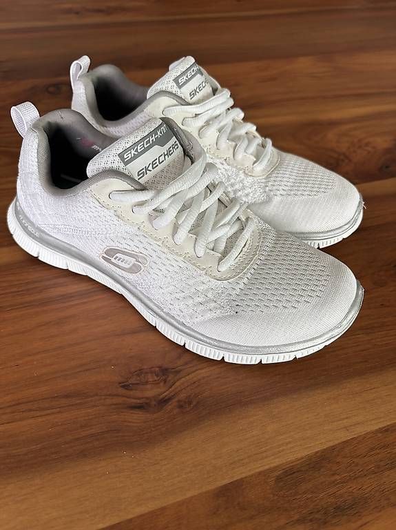 Damenschuhe: Sneaker hell 36 – Gebraucht aus Widnau von agogos 2