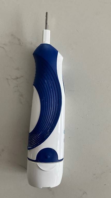 Cura dei denti: Oral B Zahnbürste elektrisch – Usato da Allschwil venduto da ait_n87b