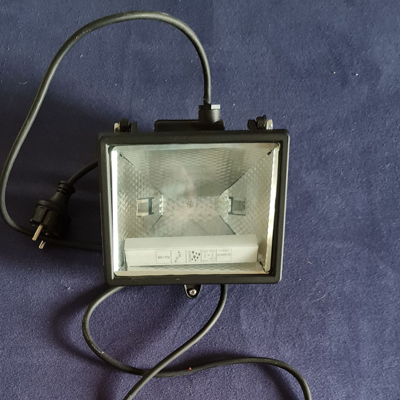 Lampade: Halogenstrahler 500W IP54 Schwabe – Nuovo (secondo la descrizione) da Lengnau BE venduto da Spahrtakus