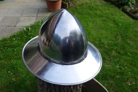 Eisenhut (Ritterhelm, Mittelalter, Deko)