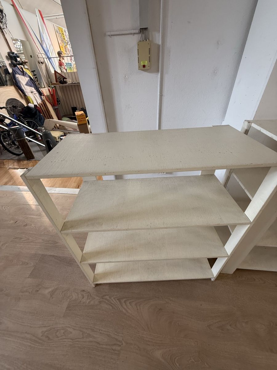Scaffali: 4 robuste Holzregale Weiss – Usato da Fulenbach venduto da Annie.s_Mid_Century 5