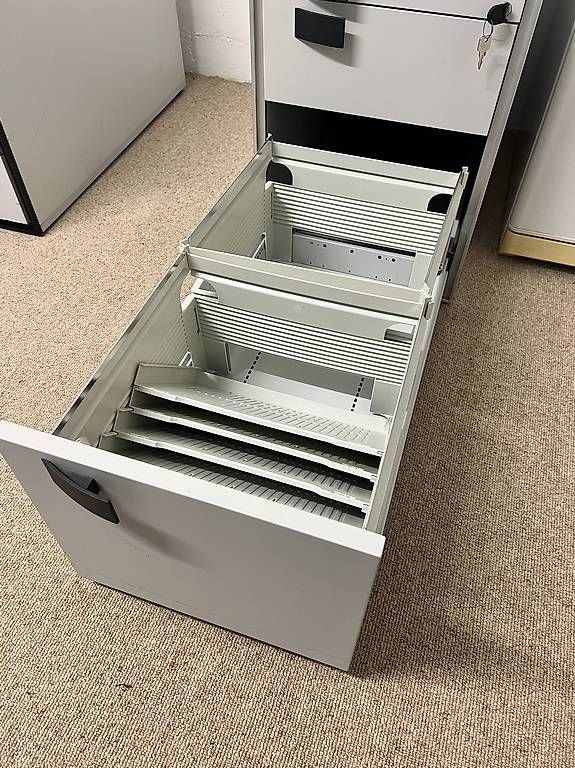Elan Banconi: Elan Korpus mit 3 Schubladen Container – Usato da Volketswil venduto da Hilal 3