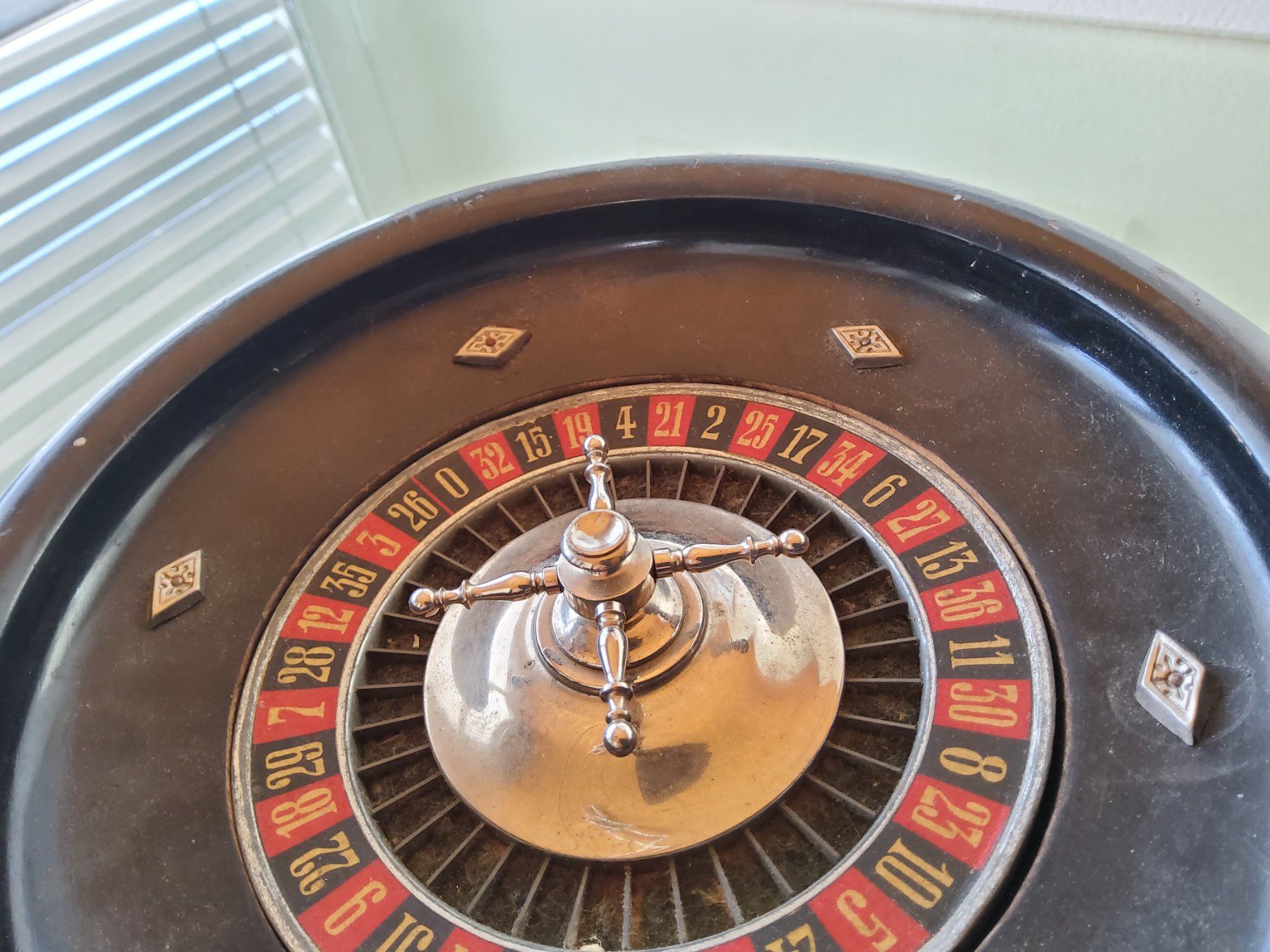 Spiele: Ancienne roulette de table  – Gebraucht aus Malleray von Broc-Mo 3