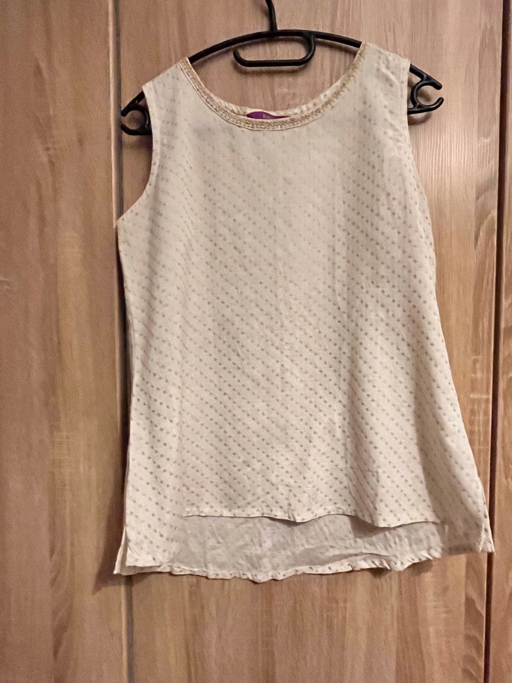 Top: Offwhite sleeveless summer top with gold dots – Usato da Affoltern am albis venduto da onlyrose123 2