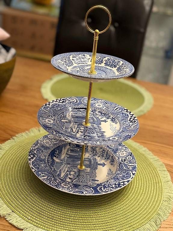 Piatti di portata: Etagère 3 Stöckig England mit GRATIS Tasse – Usato da Luzern venduto da Brokiland 2