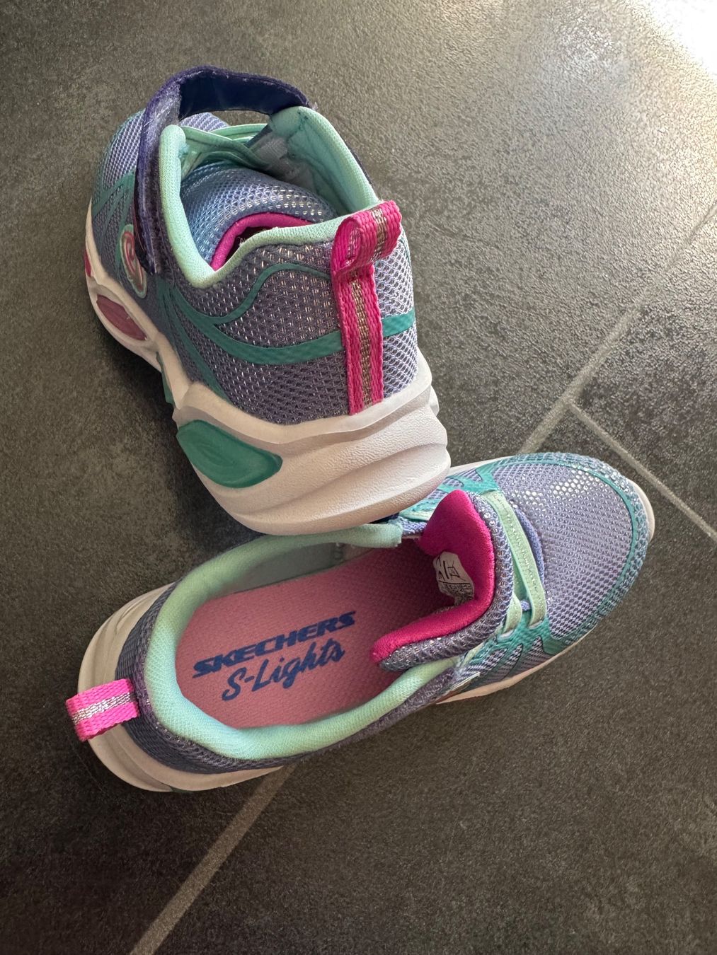 Skechers Schuhe für Mädchen: Skechers Gr.28  (NEU) – Neu (gemäss Beschreibung) aus Moosseedorf von SDmedia 2
