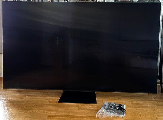 Samsung Fernseher: Samsung QE82Q800T QLED 8K 82" – Gebraucht aus Dierikon von swissmoviefan 1