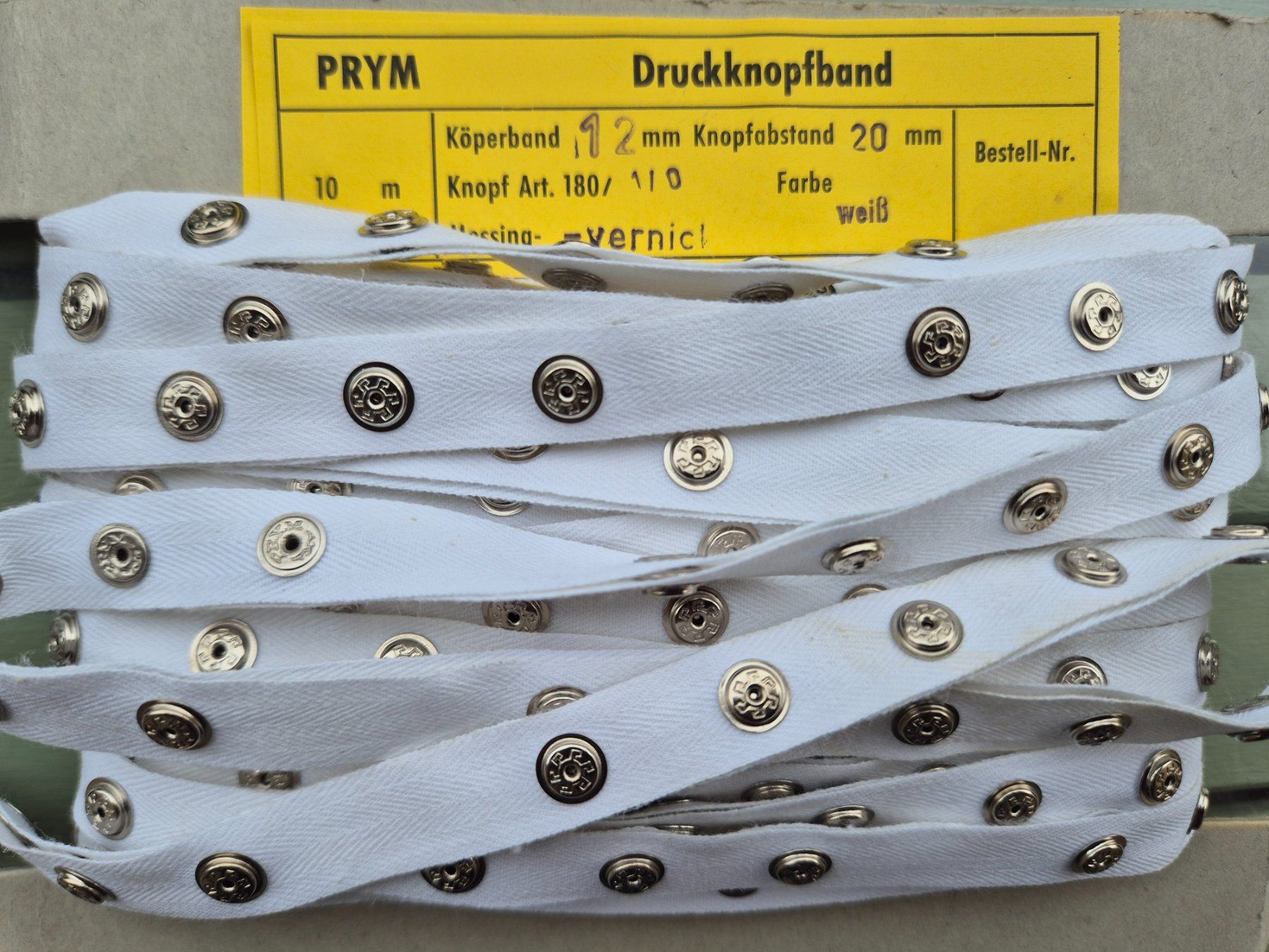 Bottoni: Weiss Druckknopfband,12mm, top – Nuovo (secondo la descrizione) da Bern venduto da aronari