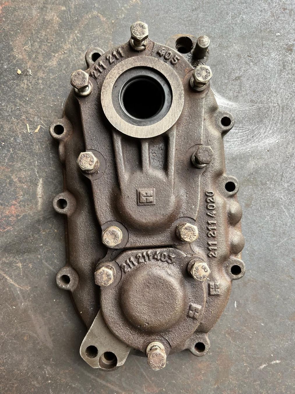 Reform Altro per industria metallurgica: Deckel zu hinterachsgetriebe von Reform Muli 500 – Usato da Fahrni b. Thun venduto da spring24