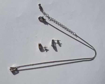 Hübsches Schmuckset - Kette & Ohrstecker