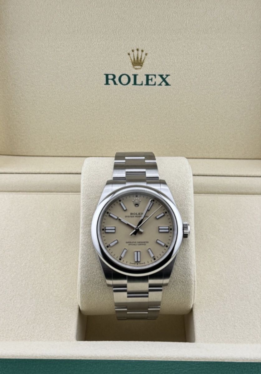 Rolex Uhren: Rolex Oyster Perpetual 41mm Beige 2026 – Neu und originalverpackt aus Neftenbach von Debelv