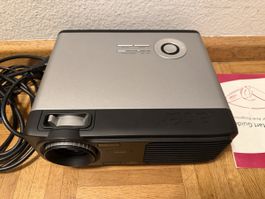 Acer PG523 Projektor mit Kabel und Anleitung