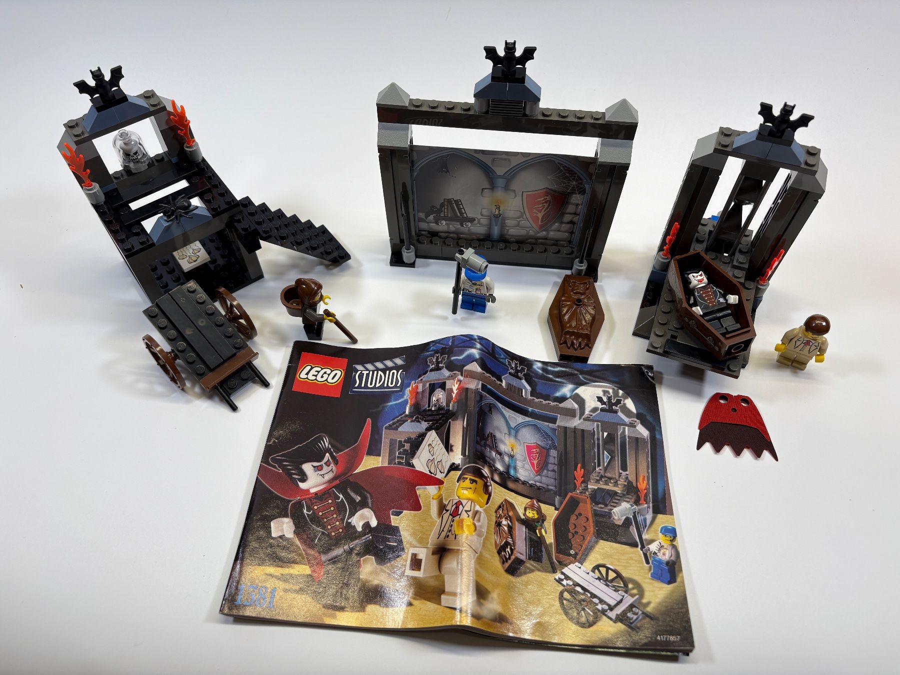 Lego Baukästen: LEGO Studios 1381 Vampire's Crypt – Gebraucht aus Elgg von Jo_Naj