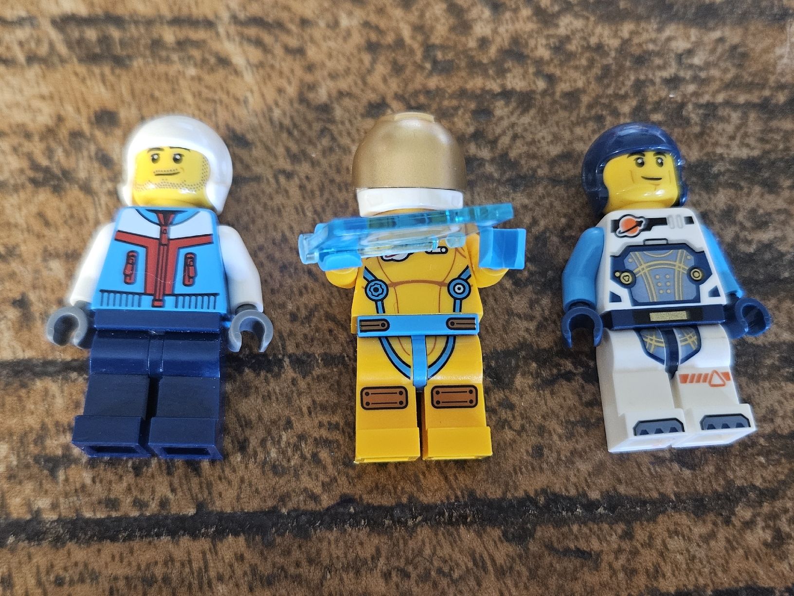 Lego Kit di costruzioni: lego lot de 3 figurines  – Usato da Confignon venduto da Ecrofigs