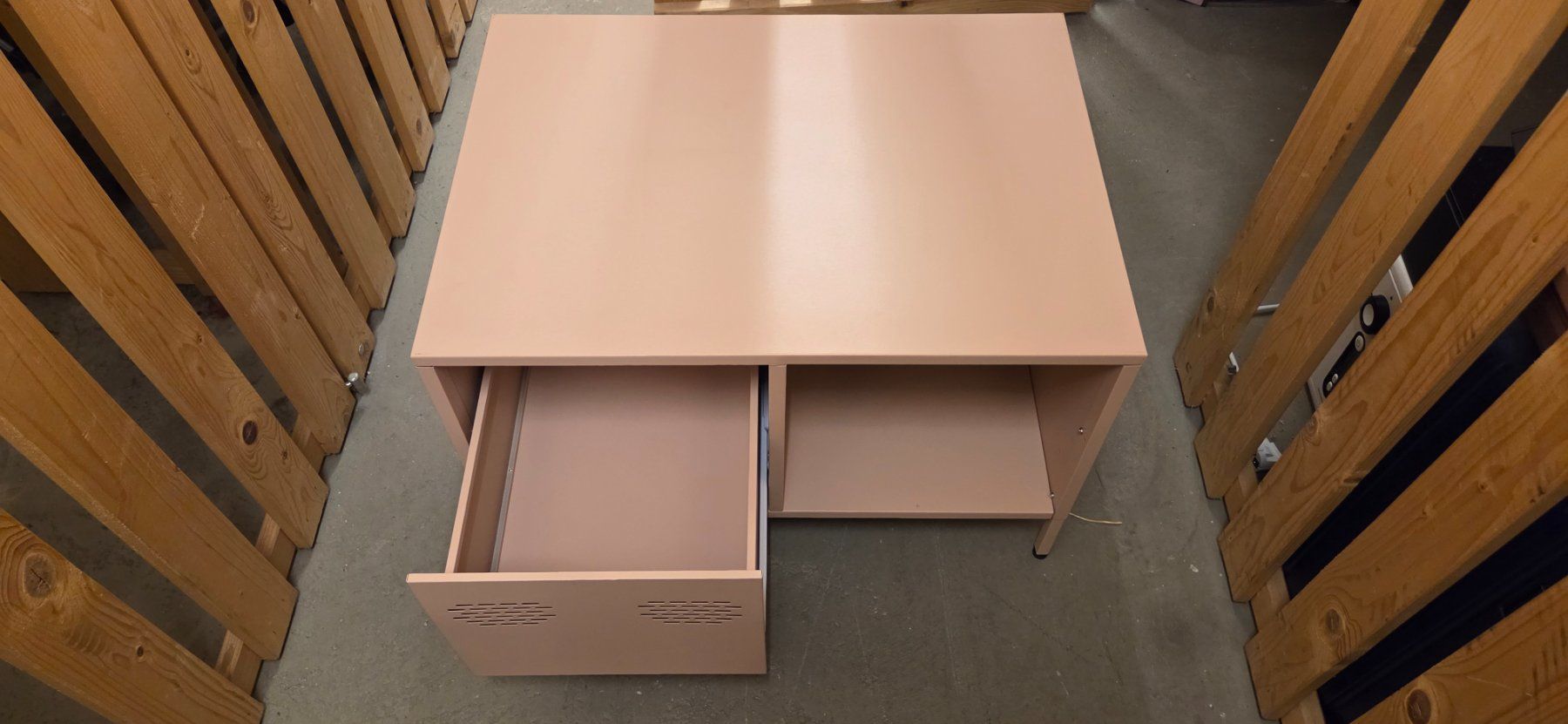 Tavoli: Table basse rose en fer – Usato da Renens VD venduto da Kyotaro