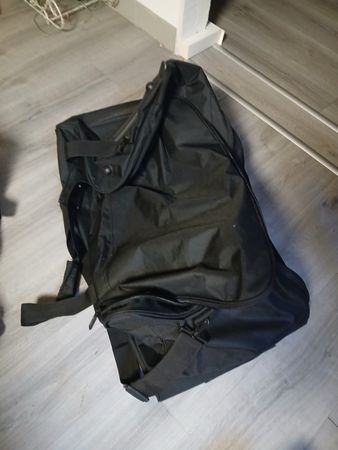 sehr grosser Rollkoffer schon älter schwarz no name