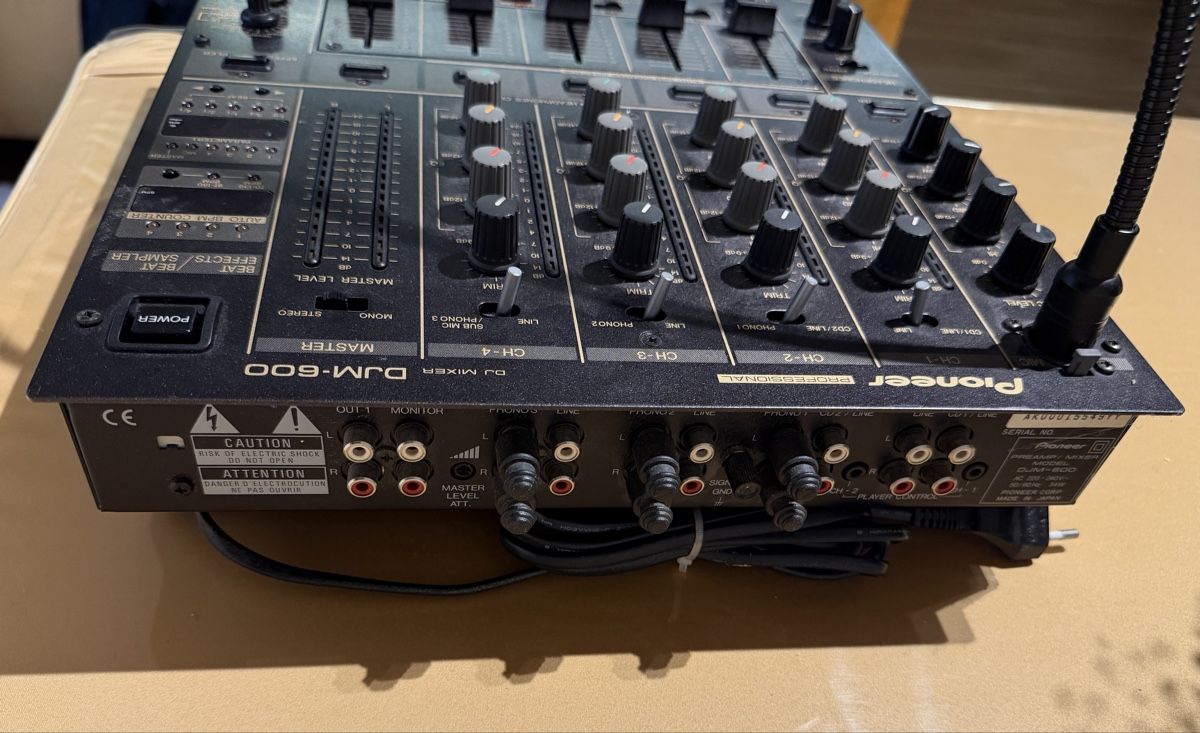 Pioneer Console di mixaggio: Pioneer DJM-600 – Usato da Zürich venduto da arvinmarlon11 1
