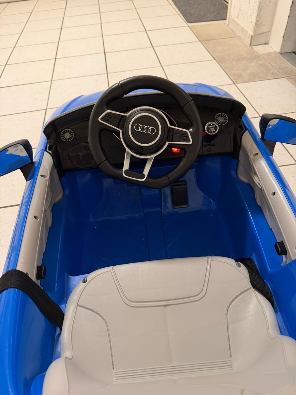 Veicoli per bambini: Audi TT RS Kinder Elektroauto blau – Usato da Kloten venduto da Armada-Rijeka 3