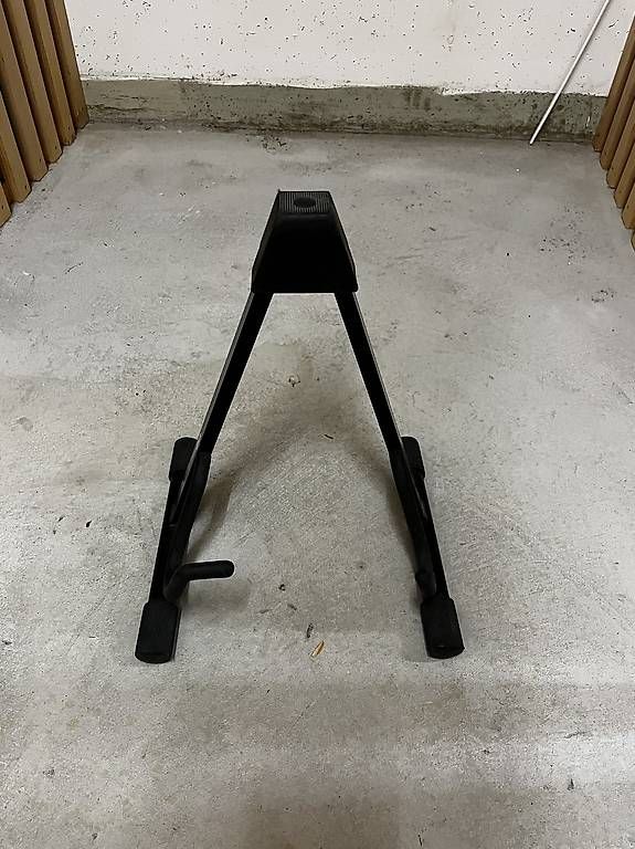 Supporti per strumenti musicali & leggii: Gitarrenständer  – Usato da Winterthur venduto da fab_yz2c