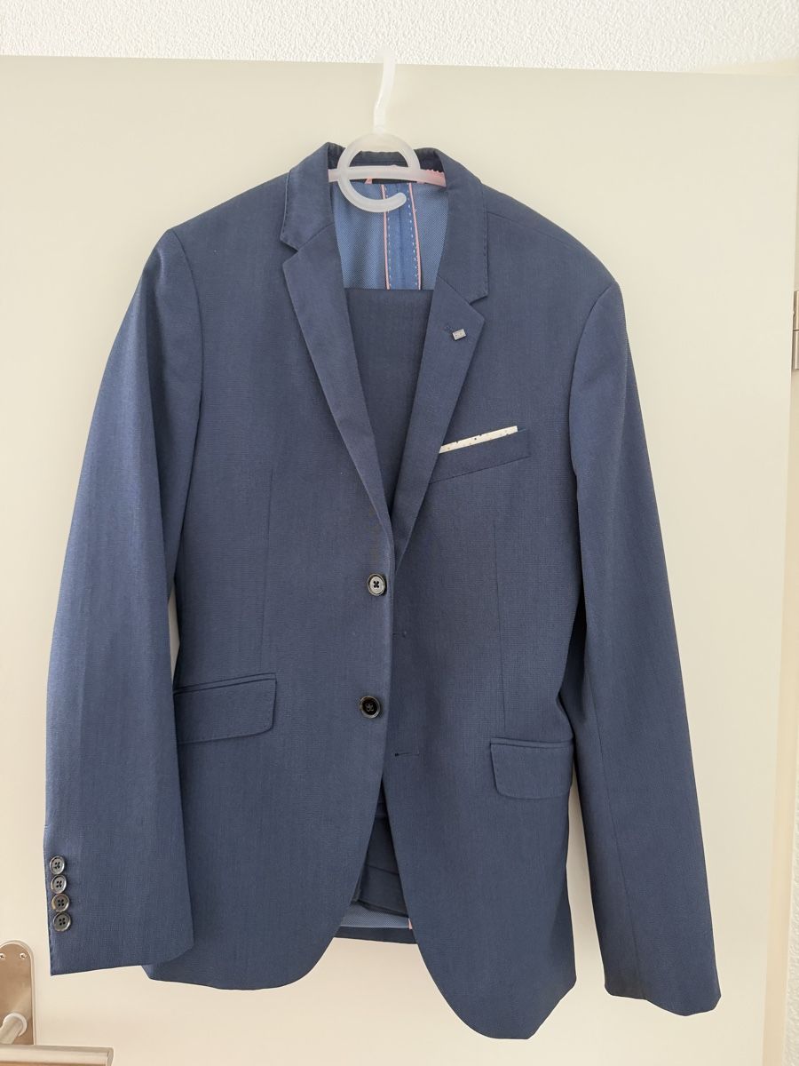 Zara Completi: Zara Man Suit Blue EUR 50 – Usato da St. Gallen venduto da kka_l9wg