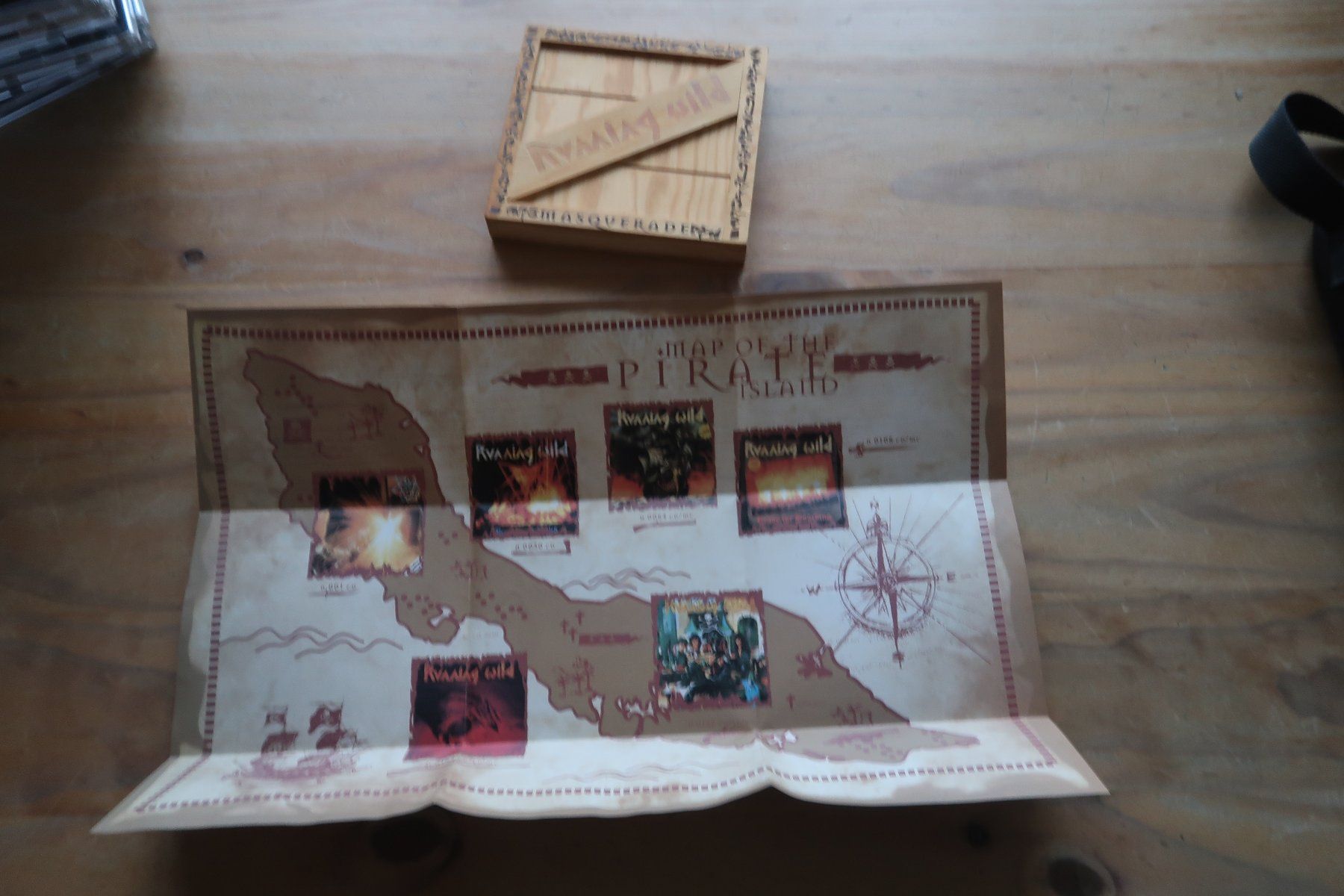 CD: RUNNING WILD - MASQUERADE - HOLZBOX - CD – Usato da Basel venduto da Patiscat 7