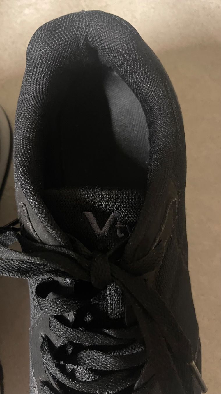 Scarpe da uomo: Sneaker Vty schwarz sportlich Grösse 43 – Usato da Wetzikon ZH venduto da Schrungus 1