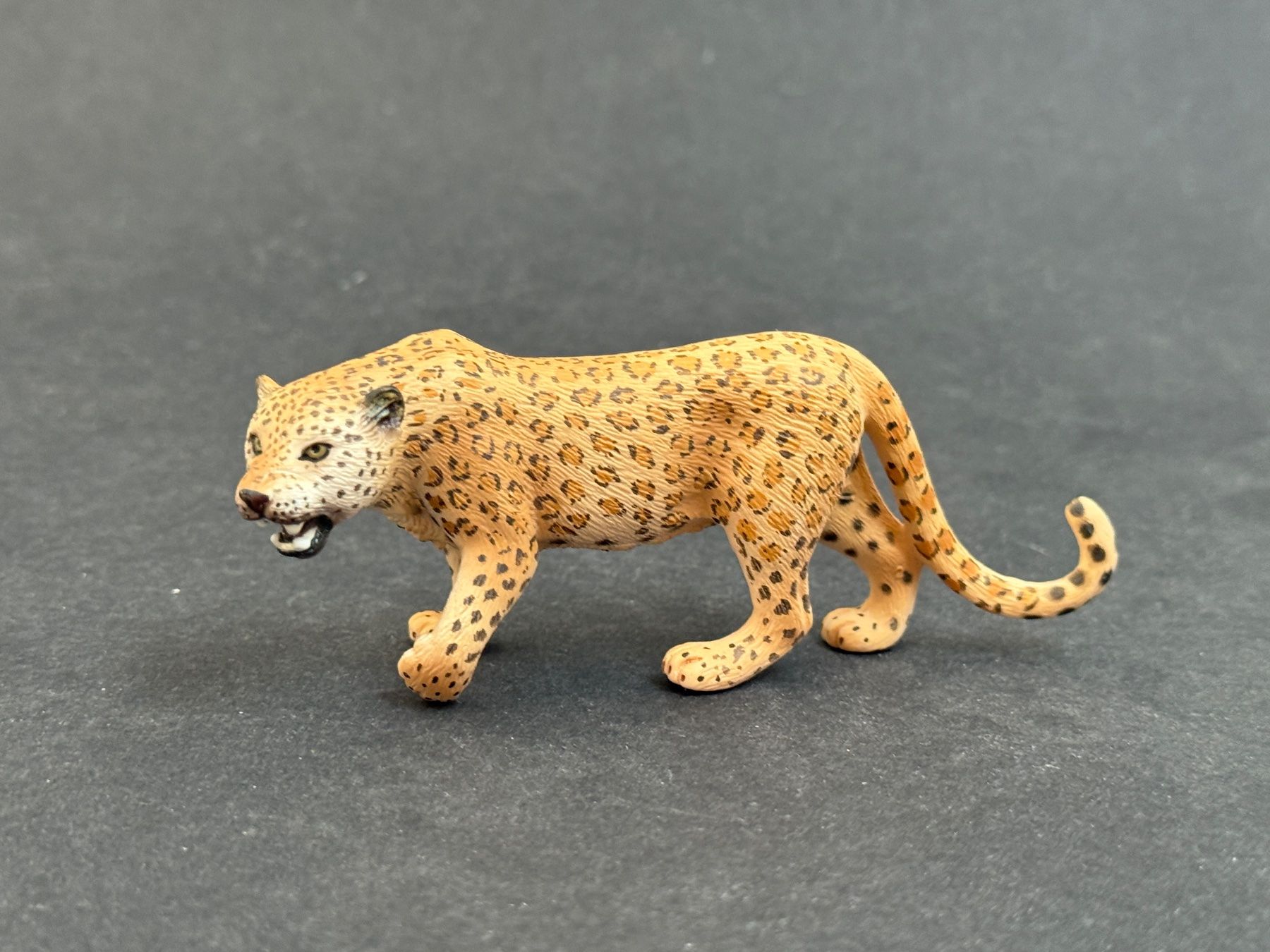 Schleich Statuette: Schleich Grosskatzen Leopard Gepard Schwarzer Panther – Usato da Ennetbaden venduto da mapa05 2