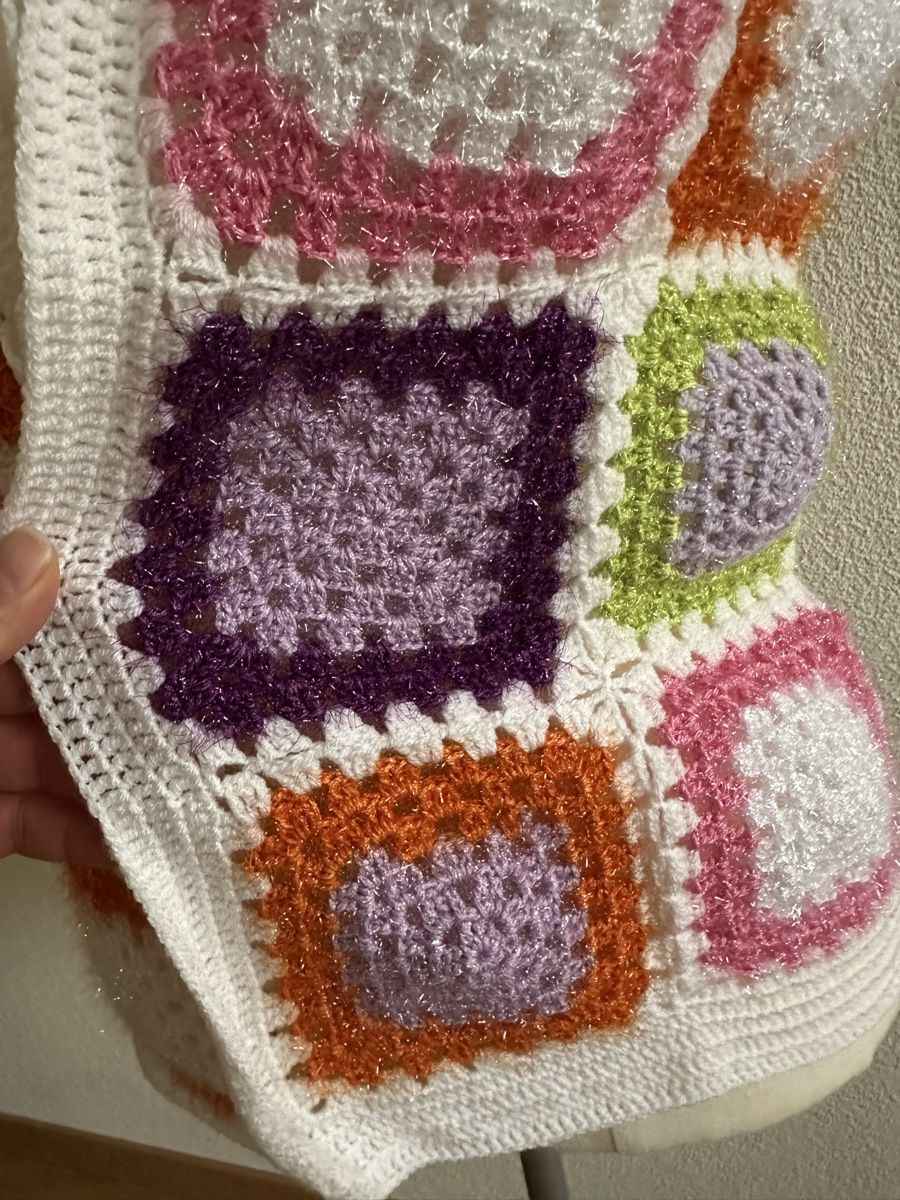Gilet & Giacche senza maniche: Handgemachte Häkel-Strickjacke/Strickgilet – Nuovo e nell'imballaggio originale da Erlinsbach SO venduto da dikaan 3