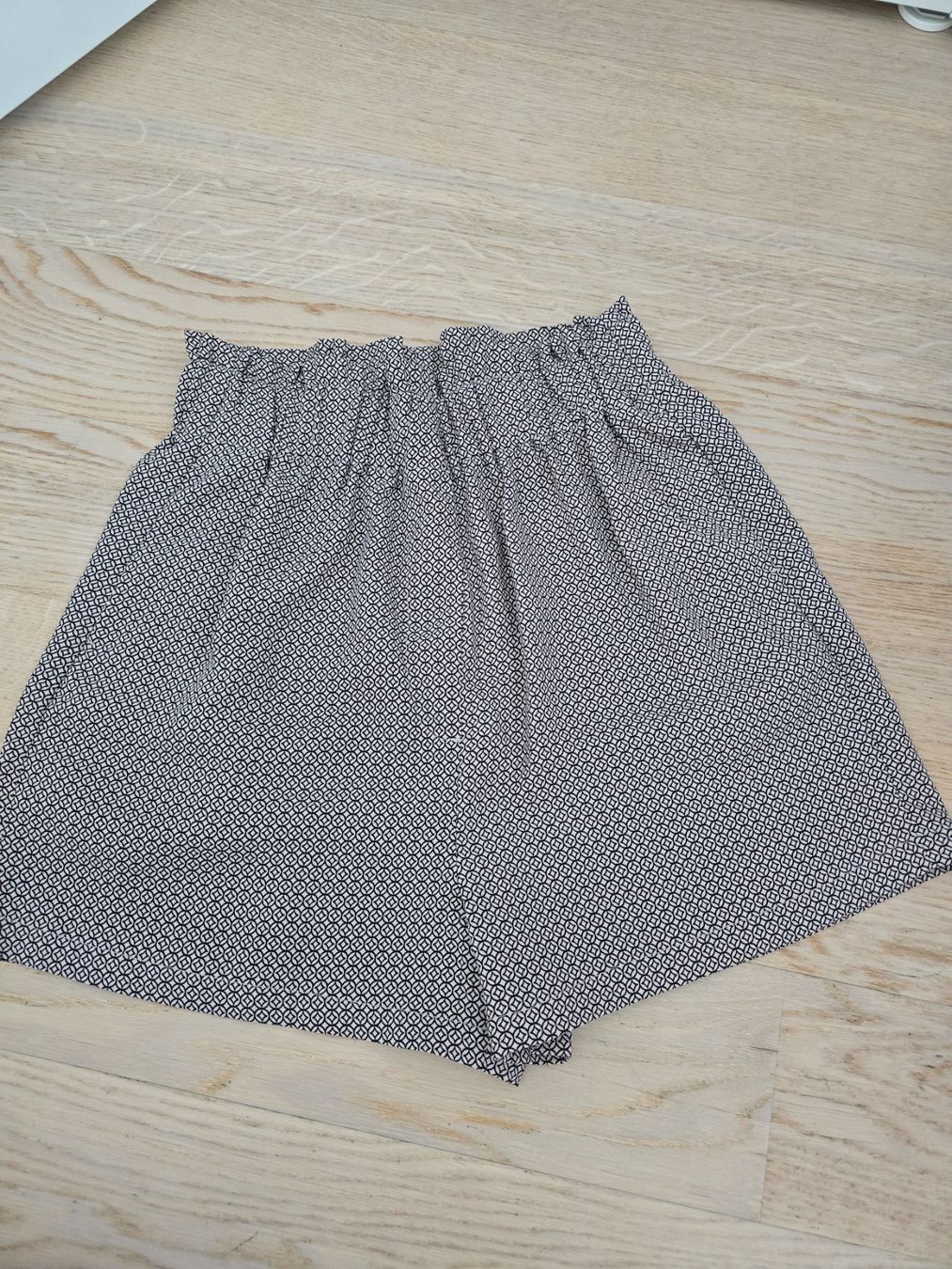 H&M Pantaloni: H&M High Waist Shorts - Grösse 38 – Nuovo e nell'imballaggio originale da Rickenbach b. Wil venduto da Kth_v8