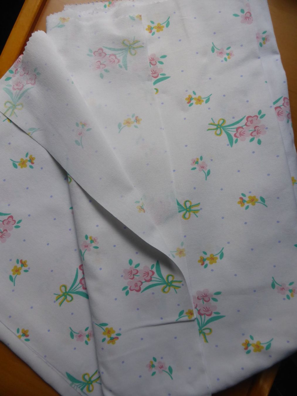 Tessuti: Patchwork - Retro BW - Blumenstrauss auf weiss 50 x 85 cm – Usato da Brunnadern venduto da pinkfaden 1