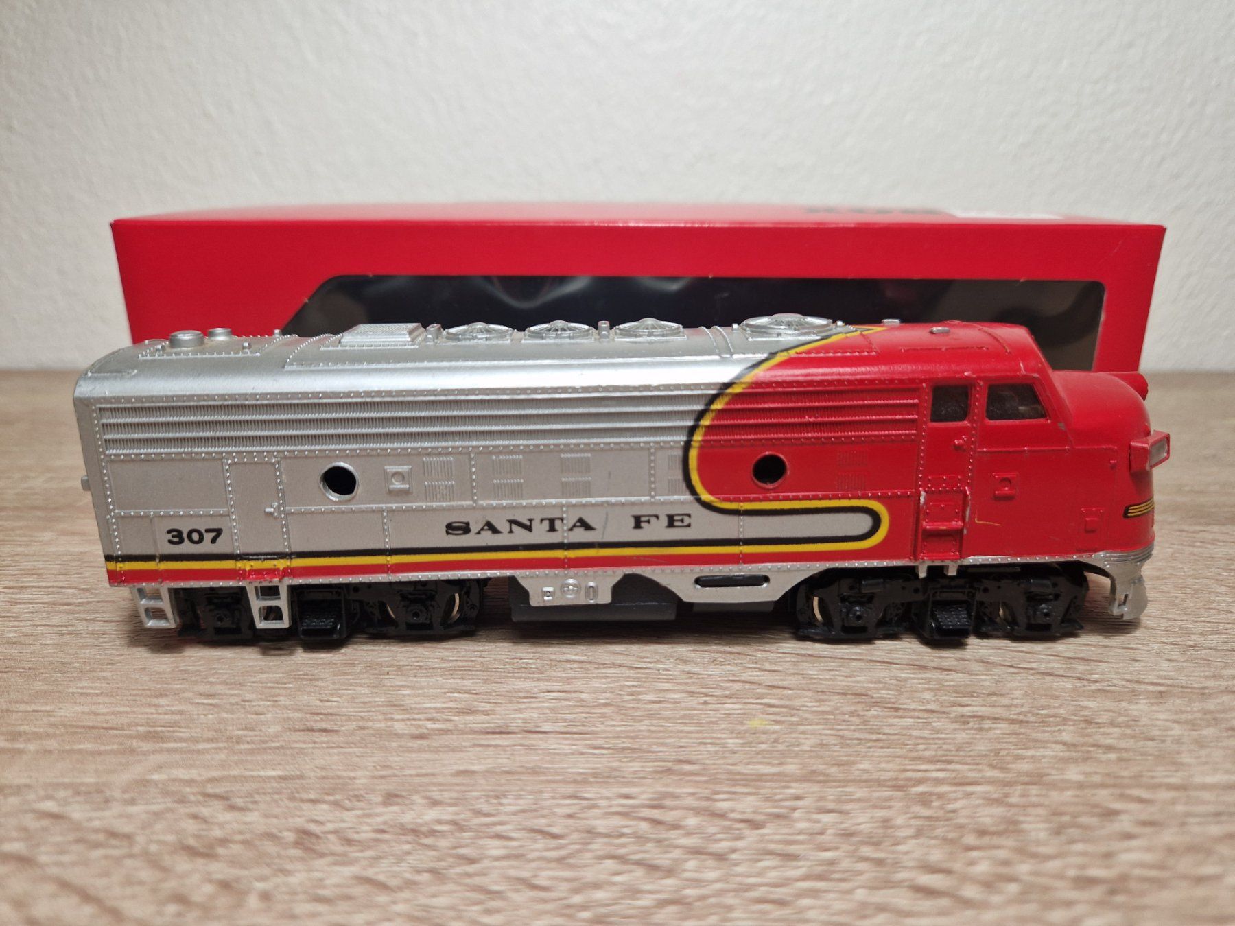 Modellini di ferrovie: Bachmann Diesellok Santa Fe H0 – Usato da St-Aubin-Sauges venduto da tantome 1