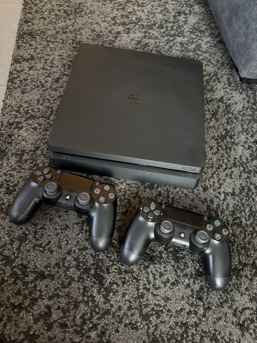 Sony Consoles: Playstation 4 Systemsoftware 12.0 – D'occasion à Schlieren par Tmuri80