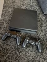 Playstation 4 mit zwei Controllern guter Zustand