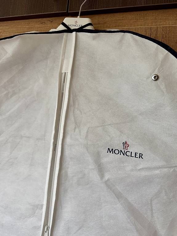 Borse: Luxus Moncler Kleidersack-Set – Usato da Buochs venduto da kel_982x 4