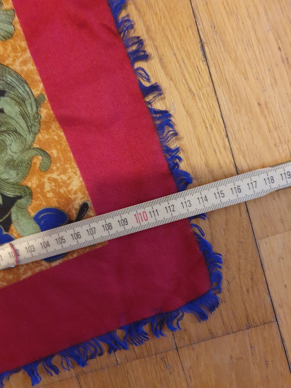 Foulards, Tücher & Schals: Foulard rot mit Blumenmuster 116 x 116 – Gebraucht aus Zürich von loosebone 2