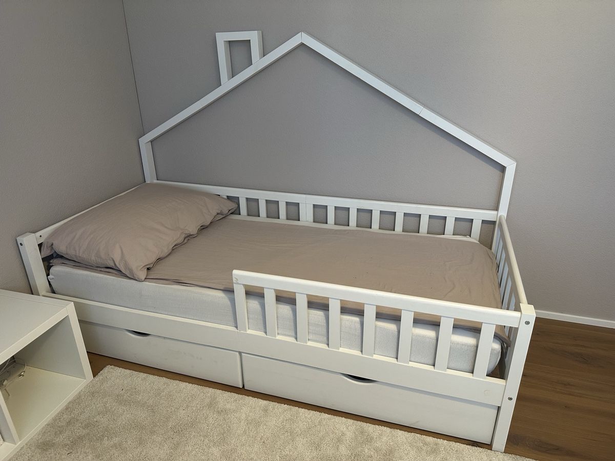 Betten: Kinderbett (Hausbett) – Gebraucht aus Safenwil von ds83
