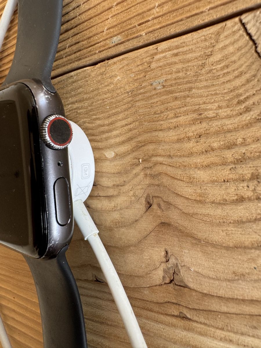 Apple Smartwatch: Apple watch series 6 – Usato da Bern venduto da A.W.S.R 4