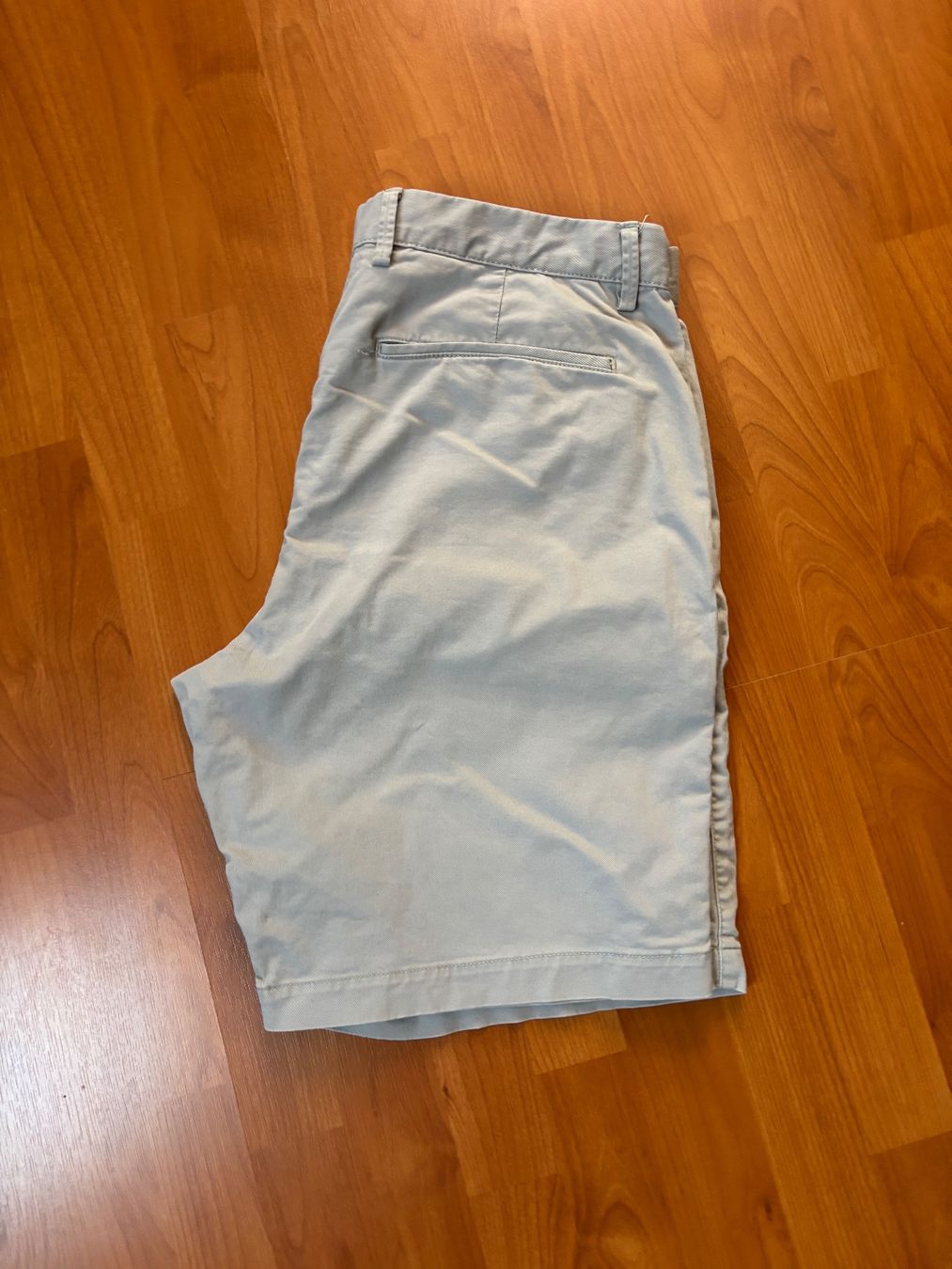 Gap Pantaloni: GAP Bermudas hellgrau 34 – Usato da Balsthal venduto da Uroby 1