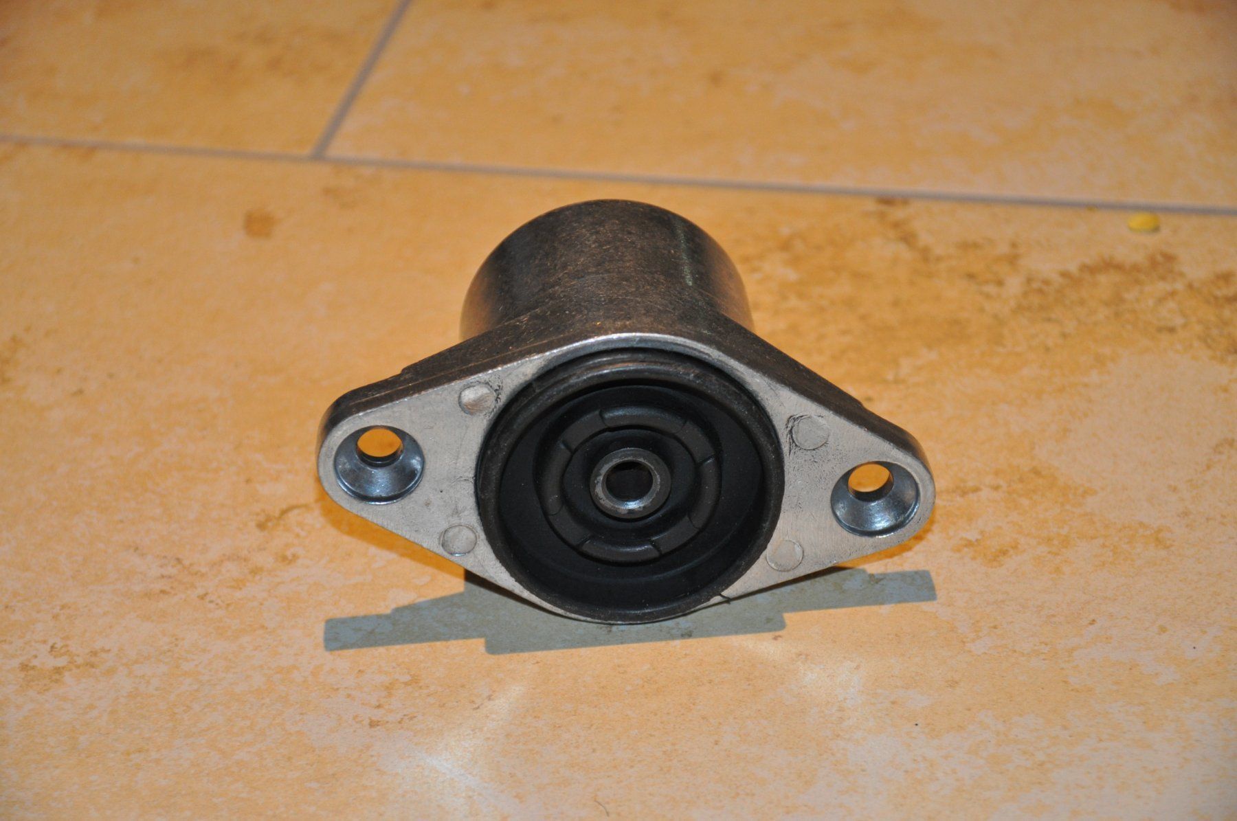 Audi Tutti pezzi di ricambio auto: 2x Domlager Hinterachse Audi A6 Passat – Nuovo e nell'imballaggio originale da Vuisternens-dt-Romont venduto da Coilover 4