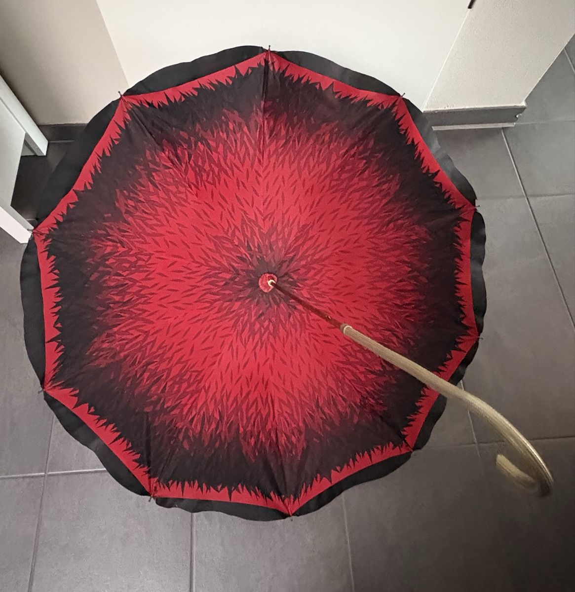 Ombrelli: Alter Regenschirm – Usato da Tagelswangen venduto da lykainion 1