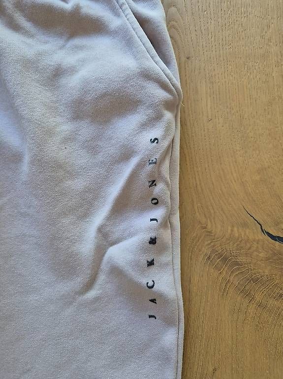Pantaloni: Trainerhose Jack& Jones 11-13J. – Usato da Nidau venduto da Jil12 1