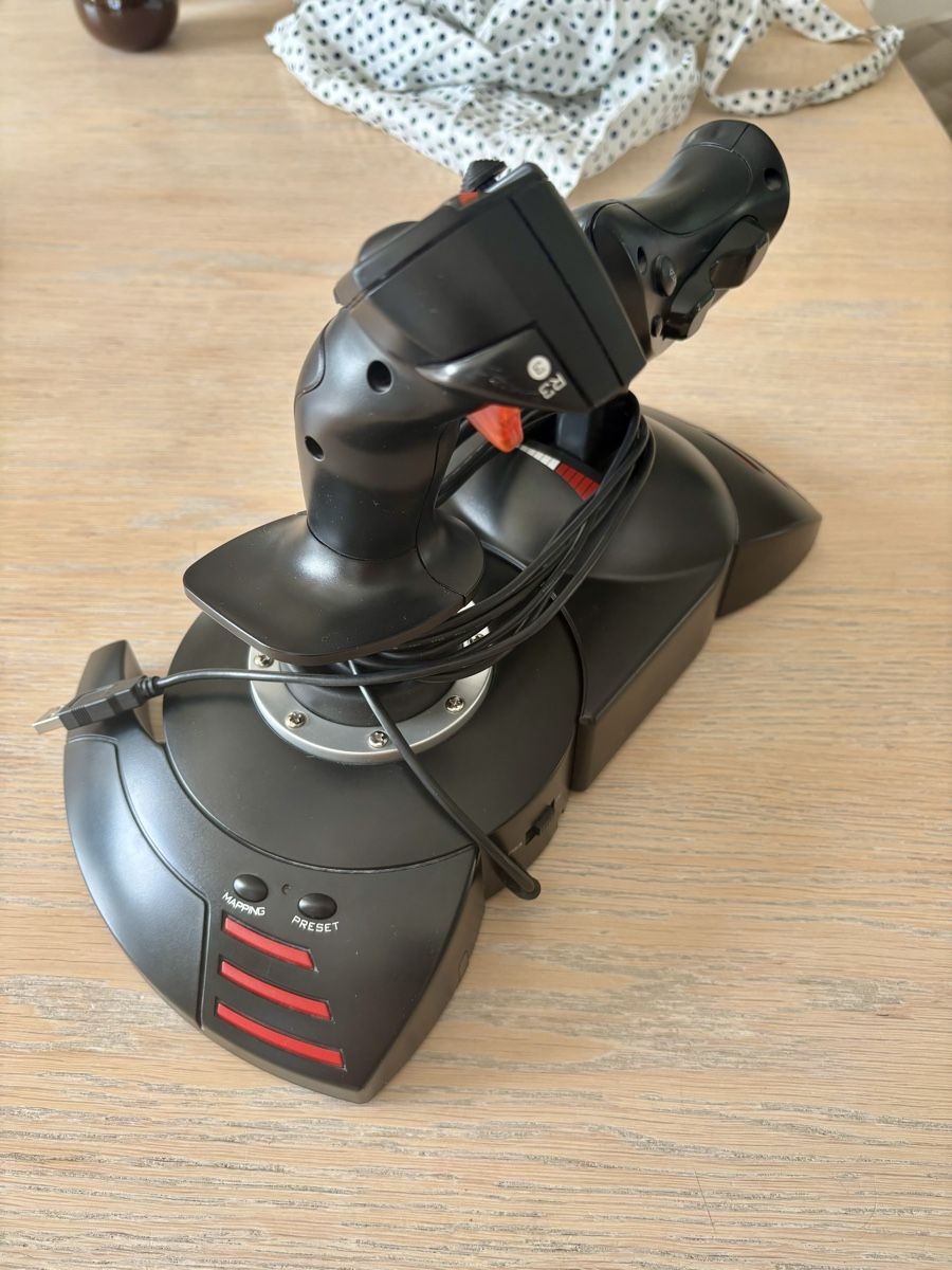 Thrustmaster Controller: Thrustmaster T-Flight Hotas X – Usato da Aran venduto da que_w8zh 1