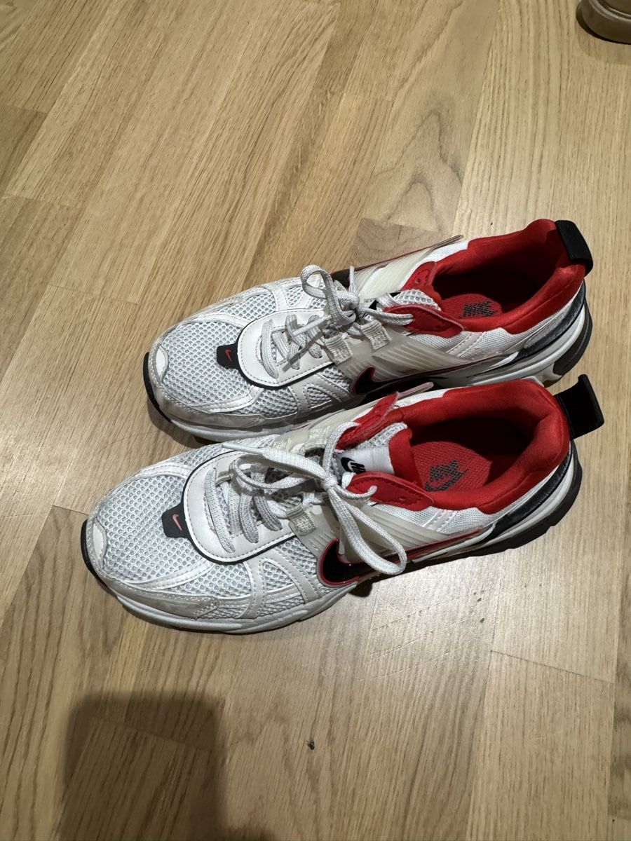 Nike Damenschuhe: Nike V2K Run Sneaker – Gebraucht aus Zürich von viv_q97j 2