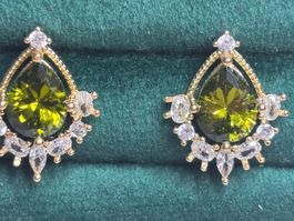 Boucles d'oreilles diamants verts ✨