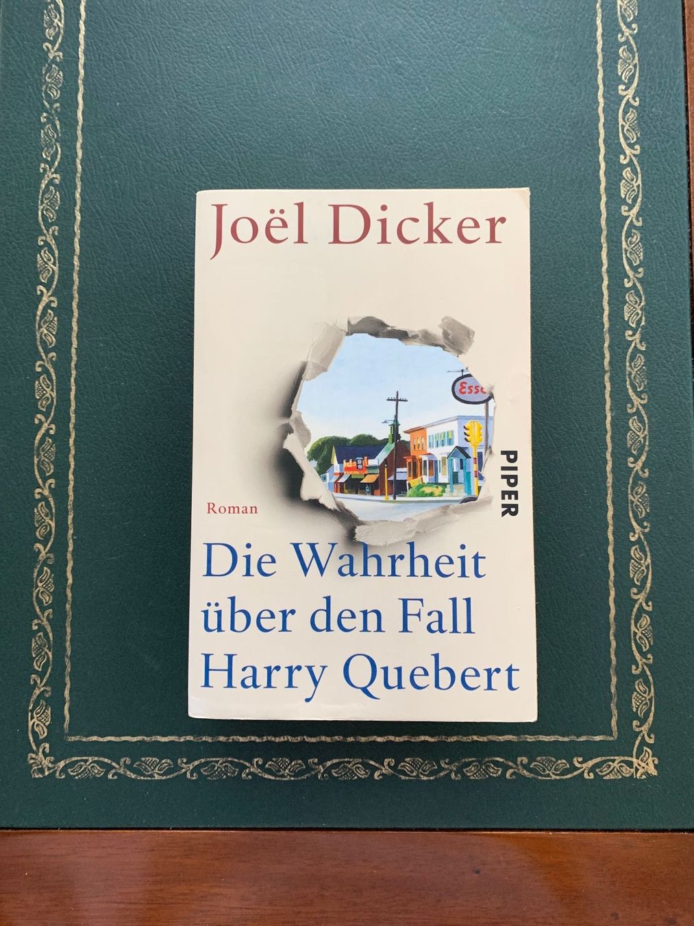 Bücher: Dicker - Die Wahrheit über den Fall Harry Quebert – Gebraucht aus Horgen von mag_scv9