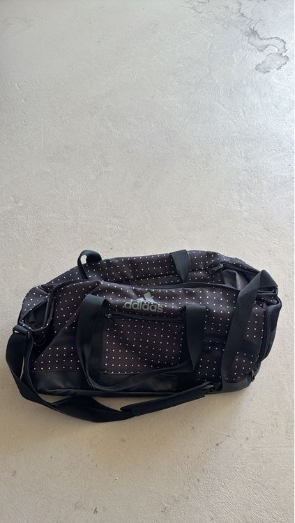 Adidas Borse: Adidas Sporttasche schwarz/weiss gepunktet, neuwertig! – Usato da Schlieren venduto da nowaya